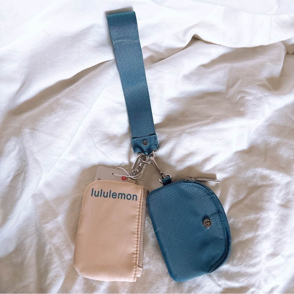 Lululemon dual pouch wristlet blue/ white